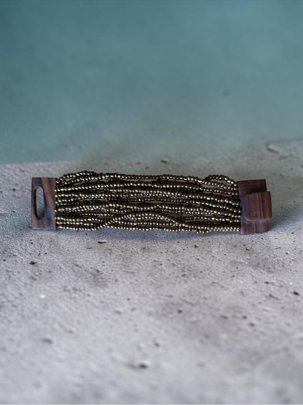 🫶🏻 Beaded Bracelet in Metallic Bronze with Wooden Clasp